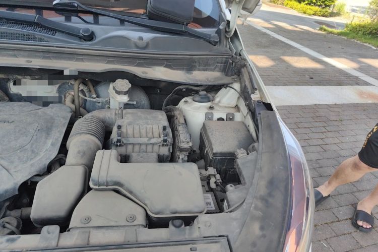 Used Kia Sportage R 2015 2.0L Automatic Two-Wheel Drive GLS Engine Bay Left