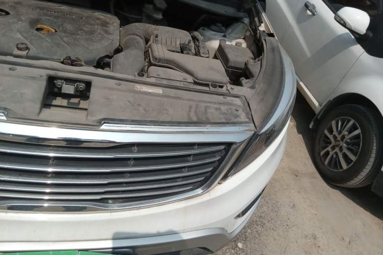 Used Kia Sportage R 2015 2.0L Automatic Two-Wheel Drive DLX Model Engine Bay Left