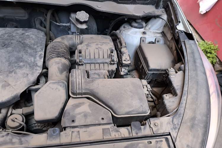 Used Kia Sportage R 2015 2.0L Automatic Two-Wheel Drive DLX Model Engine Bay Left