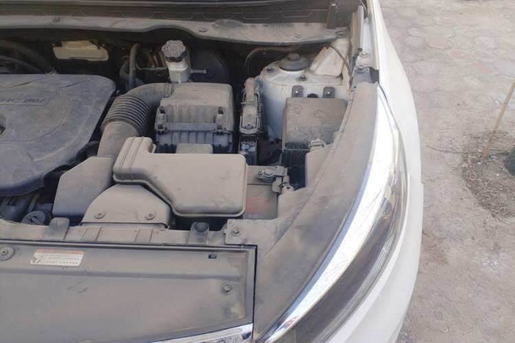 Used Kia Sportage R 2015 2.0L Automatic Two-Wheel Drive GLS Engine Bay Left