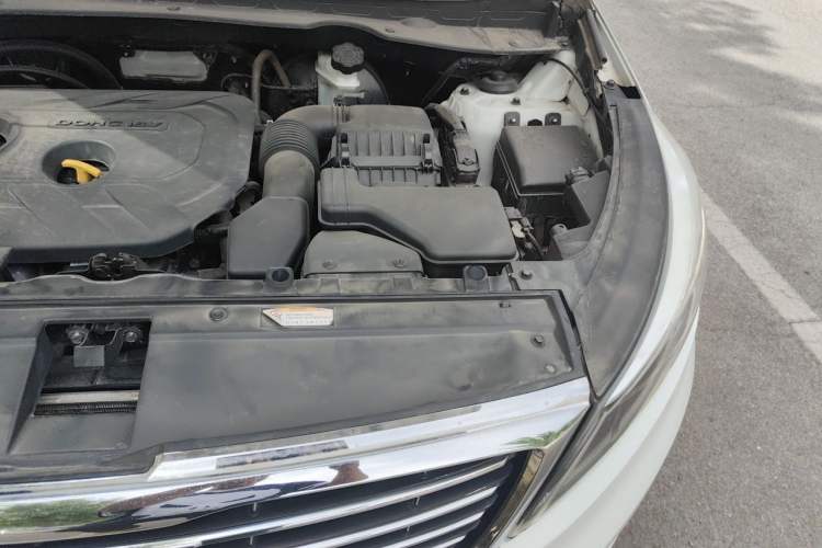Used Kia Sportage R 2015 2.0L Automatic Two-Wheel Drive DLX Model Engine Bay Left