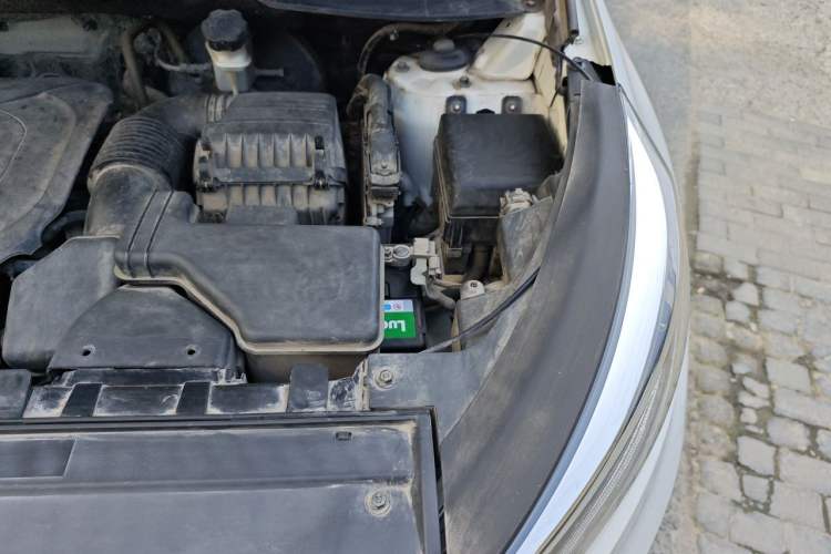 Used Kia Sportage R 2015 2.0L Automatic Two-Wheel Drive DLX Model Engine Bay Left