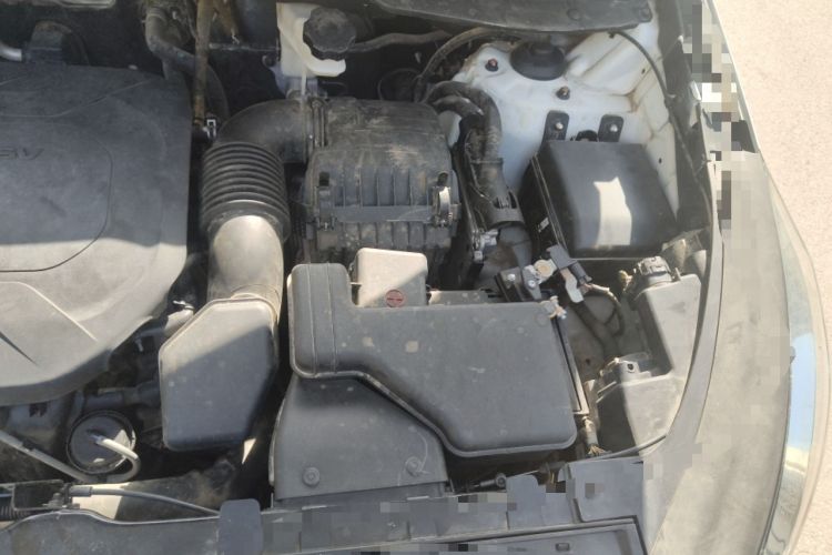 Used Kia Sportage R 2015 2.0L Manual Two-Wheel Drive GL Model Engine Bay Left