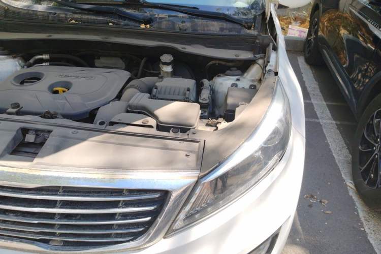 Used Kia Sportage R 2015 2.0L Automatic Two-Wheel Drive DLX Model Engine Bay Left