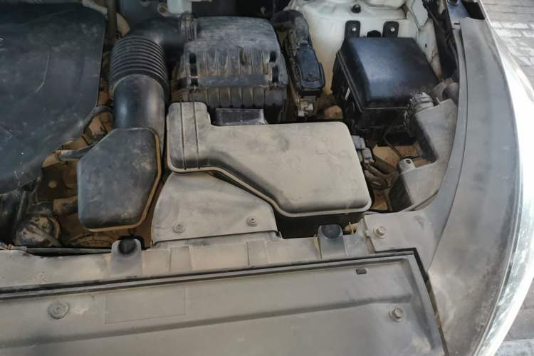 Used Kia Sportage R 2015 2.0L Automatic Two-Wheel Drive DLX Model Engine Bay Left