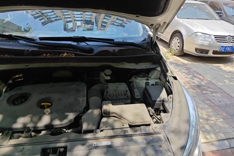 Used Kia Sportage R 2015 2.0L Automatic Two-Wheel Drive DLX Model Engine Bay Left
