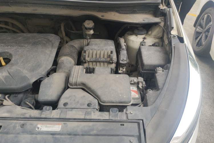 Used Kia Sportage R 2015 2.0L Automatic Two-Wheel Drive DLX Model Engine Bay Left