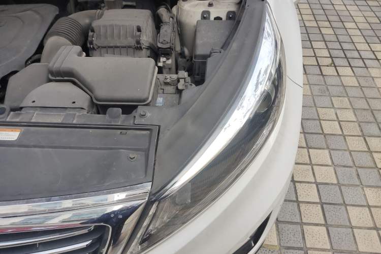 Used Kia Sportage R 2015 2.0L Automatic Two-Wheel Drive DLX Model Engine Bay Left