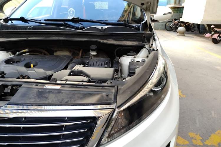 Used Kia Sportage R 2015 2.0L Automatic Two-Wheel Drive GLS Engine Bay Left
