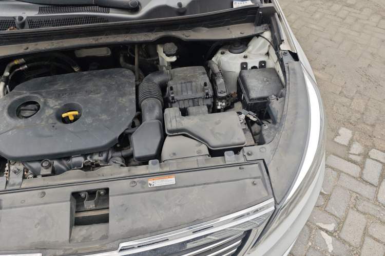 Used Kia Sportage R 2015 2.0L Automatic Two-Wheel Drive GLS Engine Bay Left