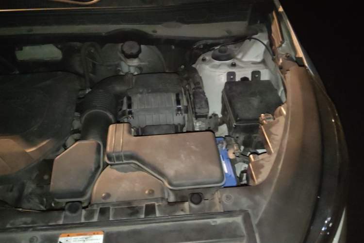 Used Kia Sportage R 2015 2.0L Automatic Two-Wheel Drive DLX Model Engine Bay Left