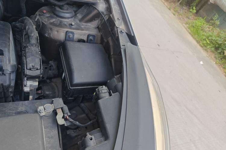 Used Kia Sportage R 2015 2.0L Automatic Two-Wheel Drive GL Engine Bay Left