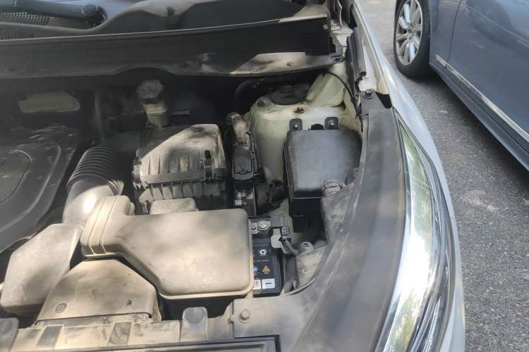 Used Kia Sportage R 2015 2.0L Automatic Two-Wheel Drive DLX Model Engine Bay Left