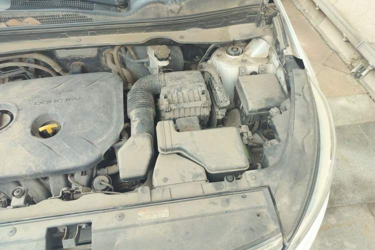 Used Kia Sportage R 2015 2.0L Automatic Two-Wheel Drive DLX Model Engine Bay Left