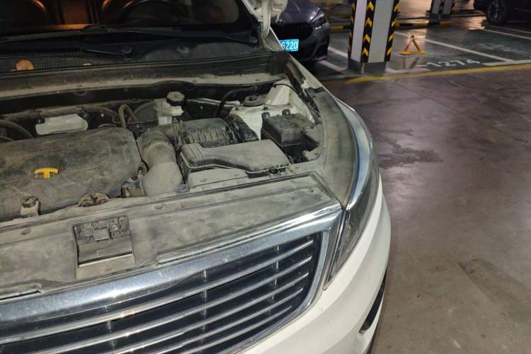 Used Kia Sportage R 2015 2.0L Automatic Two-Wheel Drive DLX Model Engine Bay Left