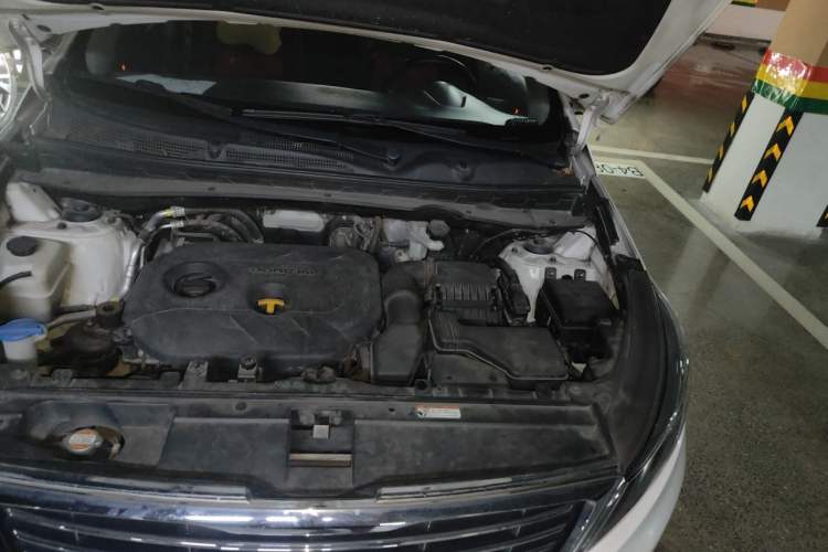 Used Kia Sportage R 2015 2.0L Automatic Two-Wheel Drive DLX Model Engine Bay Left
