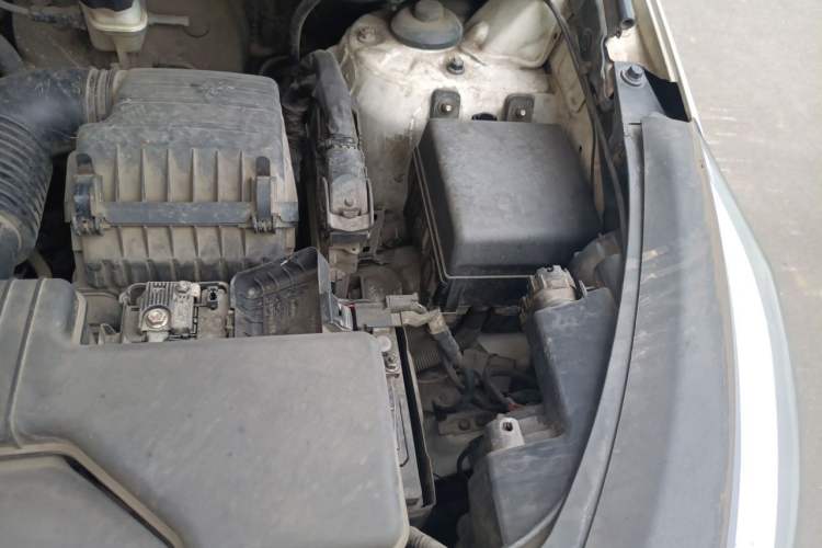 Used Kia Sportage R 2015 2.0L Automatic Two-Wheel Drive DLX Model Engine Bay Left
