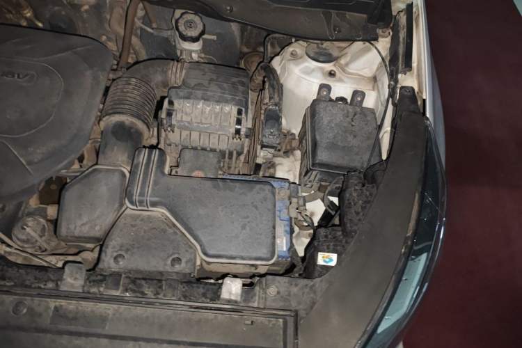 Used Kia Sportage R 2015 2.0L Automatic Two-Wheel Drive DLX Model Engine Bay Left