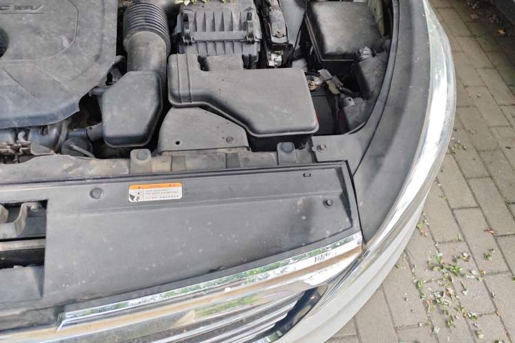 Used Kia Sportage R 2015 2.0L Automatic Two-Wheel Drive DLX Model Engine Bay Left