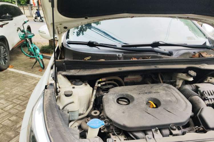 Used Kia Sportage R 2015 2.0L Automatic Two-Wheel Drive DLX Model Engine Bay Right
