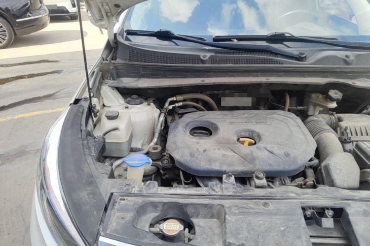 Used Kia Sportage R 2015 2.0L Automatic Two-Wheel Drive DLX Model Engine Bay Right