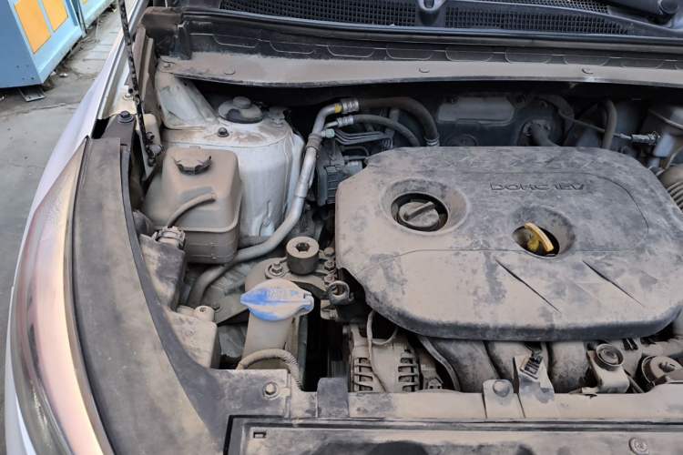 Used Kia Sportage R 2015 2.0L Automatic Two-Wheel Drive DLX Model Engine Bay Right