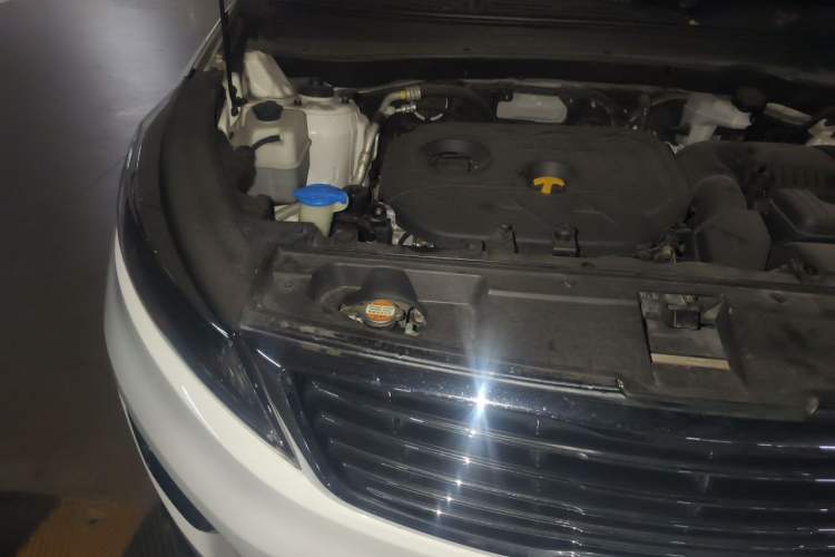 Used Kia Sportage R 2015 2.0L Automatic Two-Wheel Drive GLS Engine Bay Right