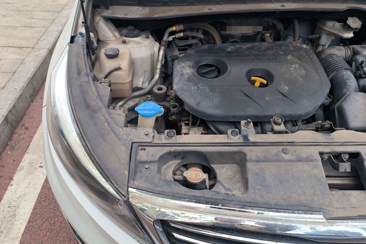 Used Kia Sportage R 2015 2.0L Automatic Two-Wheel Drive DLX Model Engine Bay Right