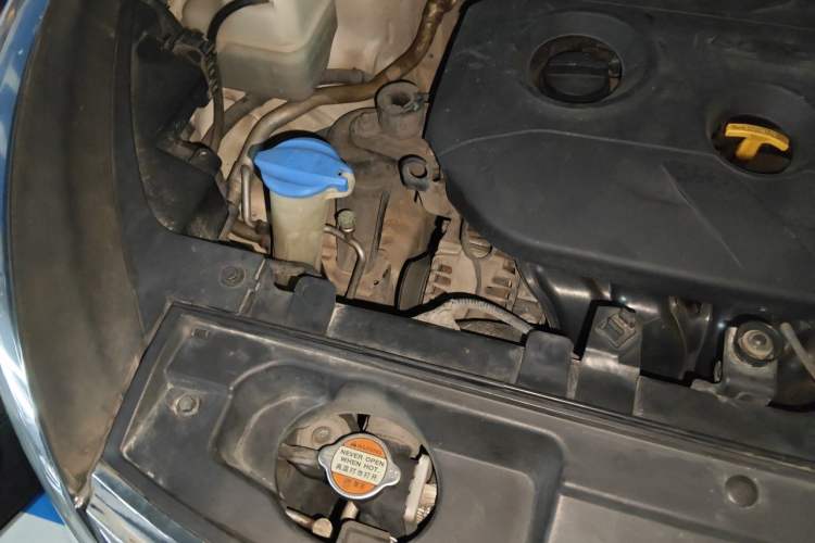 Used Kia Sportage R 2015 2.0L Automatic 2WD Premium Edition Engine Bay Right