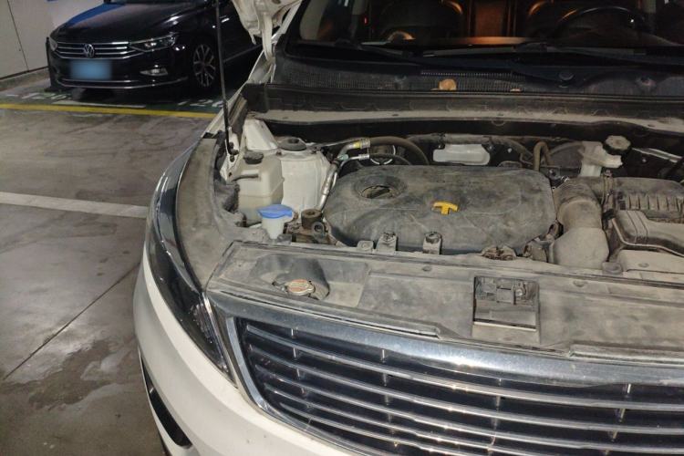 Used Kia Sportage R 2015 2.0L Automatic Two-Wheel Drive DLX Model Engine Bay Right