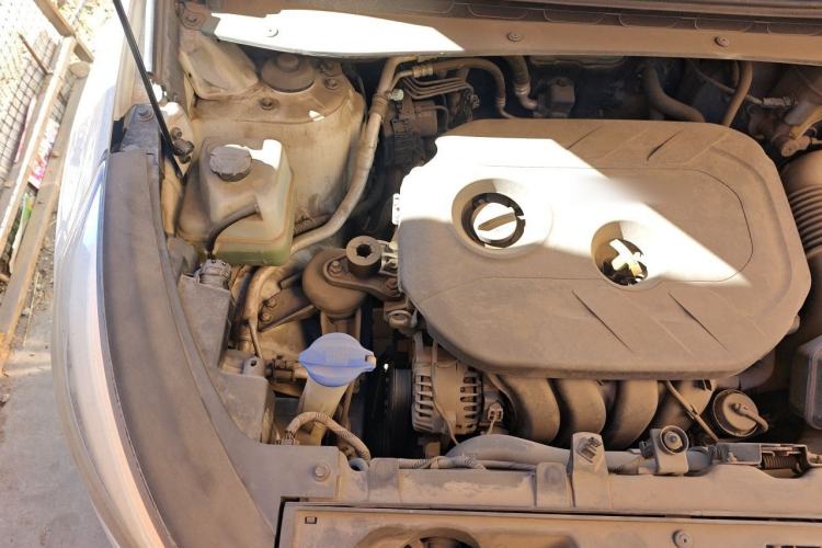Used Kia Sportage R 2015 2.0L Automatic Two-Wheel Drive DLX Model Engine Bay Right