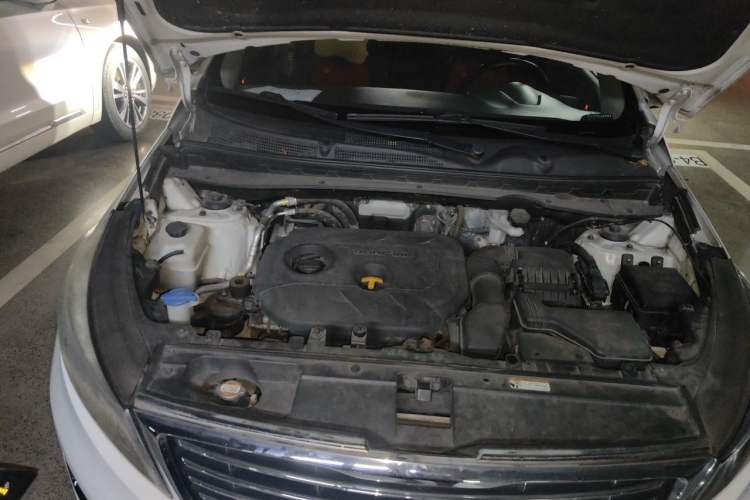 Used Kia Sportage R 2015 2.0L Automatic Two-Wheel Drive DLX Model Engine Bay Right
