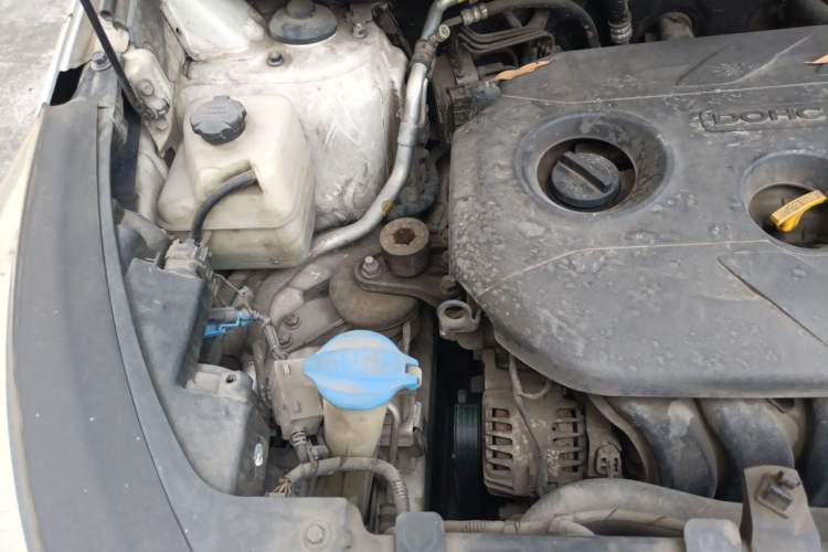 Used Kia Sportage R 2015 2.0L Automatic Two-Wheel Drive DLX Model Engine Bay Right