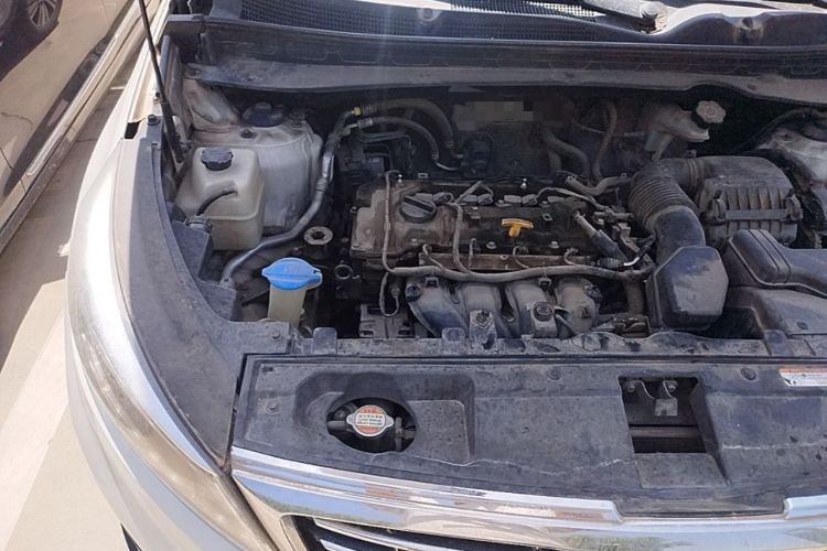 Used Kia Sportage R 2015 2.0L Automatic Two-Wheel Drive DLX Model Engine Bay Right
