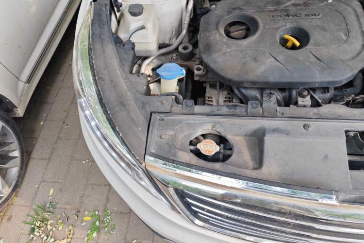 Used Kia Sportage R 2015 2.0L Automatic Two-Wheel Drive DLX Model Engine Bay Right