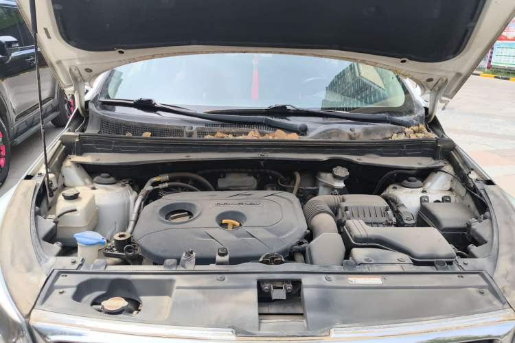 Used Kia Sportage R 2015 2.0L Automatic Two-Wheel Drive DLX Model Engine Bay