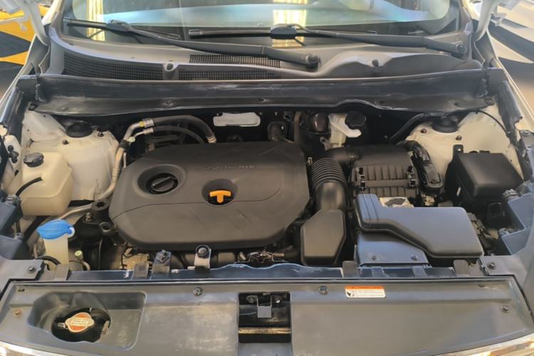 Used Kia Sportage R 2015 2.0L Automatic Two-Wheel Drive DLX Model Engine Bay