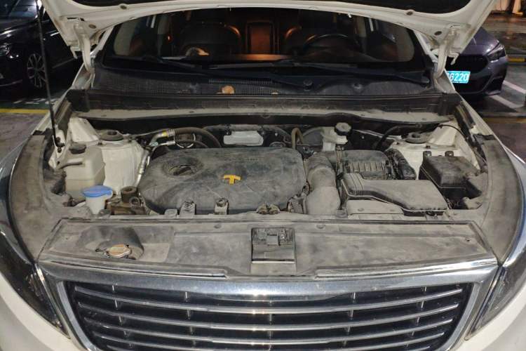 Used Kia Sportage R 2015 2.0L Automatic Two-Wheel Drive DLX Model Engine Bay