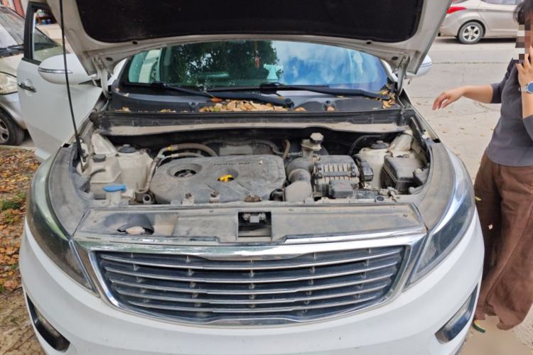 Used Kia Sportage R 2015 2.0L Automatic Two-Wheel Drive DLX Model Engine Bay