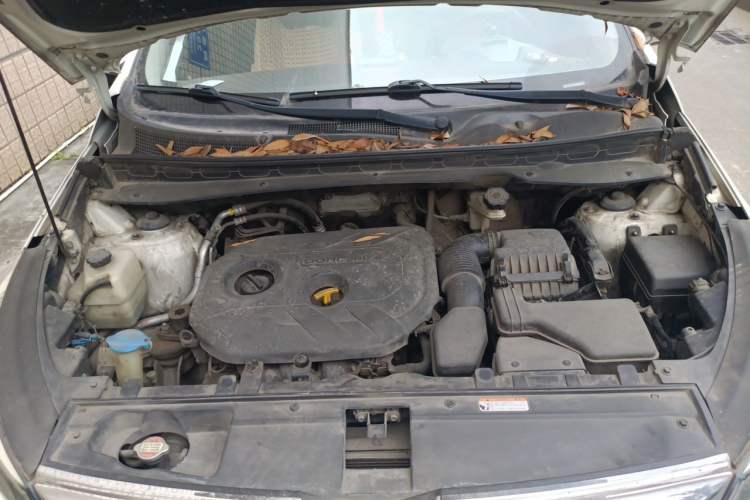 Used Kia Sportage R 2015 2.0L Automatic Two-Wheel Drive DLX Model Engine Bay
