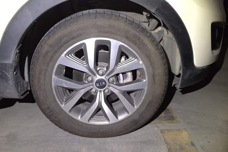 Used Kia Sportage R 2015 2.0L Automatic Two-Wheel Drive GLS Exterior 1