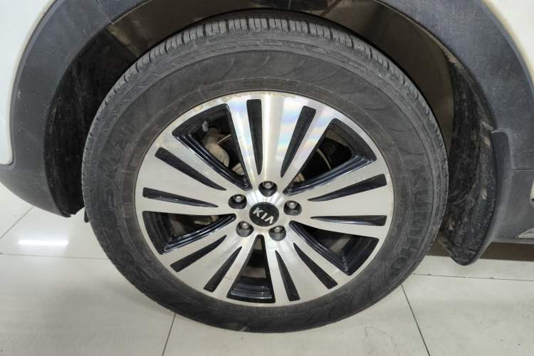 Used Kia Sportage R 2015 2.0L Automatic Two-Wheel Drive DLX Model Exterior 1