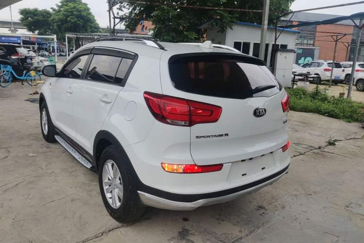 Used Kia Sportage R 2015 2.0L Automatic Two-Wheel Drive GL Exterior 2