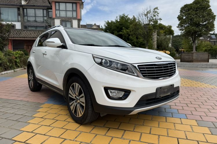 Used Kia Sportage R 2015 2.0L Automatic Two-Wheel Drive DLX Model Exterior 2