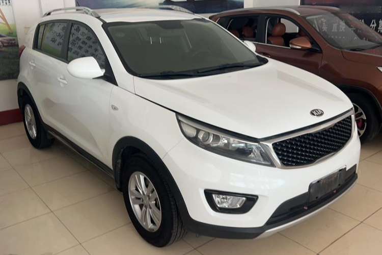 Used Kia Sportage R 2015 2.0L Manual Two-Wheel Drive GL Model Exterior 2
