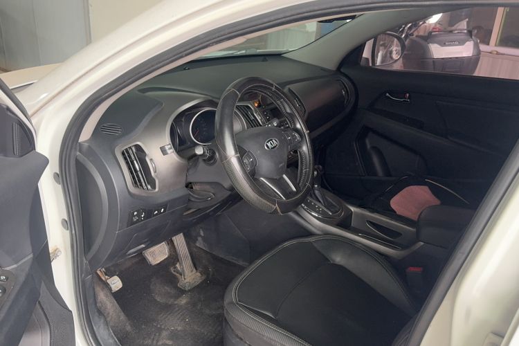 Used Kia Sportage R 2015 2.0L Automatic Two-Wheel Drive DLX Model Exterior 3
