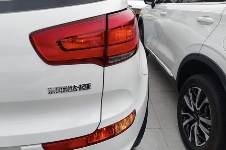 Used Kia Sportage R 2015 2.0L Automatic Two-Wheel Drive GLS Exterior 3