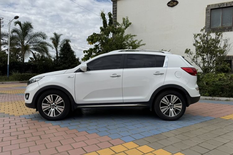Used Kia Sportage R 2015 2.0L Automatic Two-Wheel Drive DLX Model Exterior 3