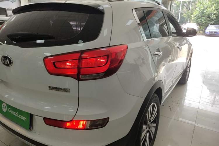 Used Kia Sportage R 2015 2.0L Automatic Two-Wheel Drive DLX Model Exterior 3