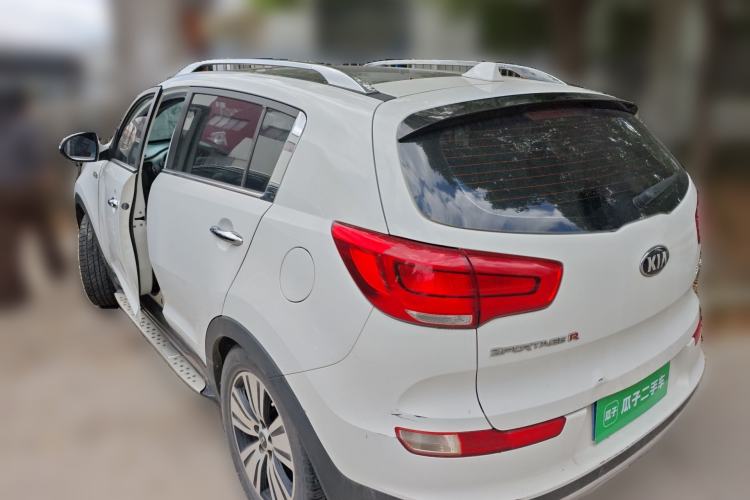 Used Kia Sportage R 2015 2.0L Automatic Two-Wheel Drive DLX Model Exterior 3